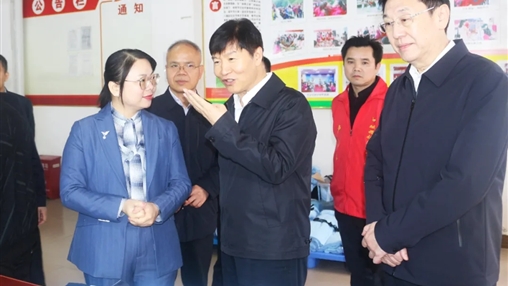 廣西壯族自治區(qū)黨委委員、常委、副書記劉小明蒞臨百裕集團環(huán)江車間調(diào)研